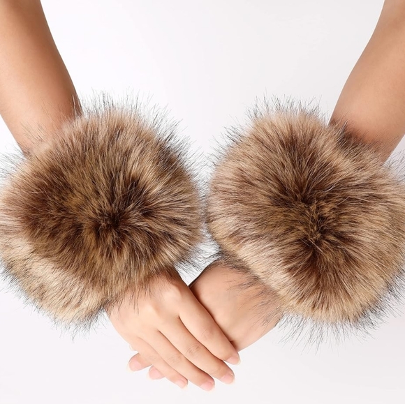 Brown Faux Fur Cuffs Elegant Versitile Classy Sophistication Chic Fall Winter - Picture 3 of 3